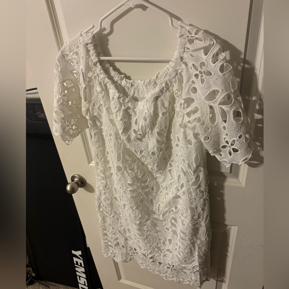 Brand new, never worn pretty white lace floral knee-length dress, size large